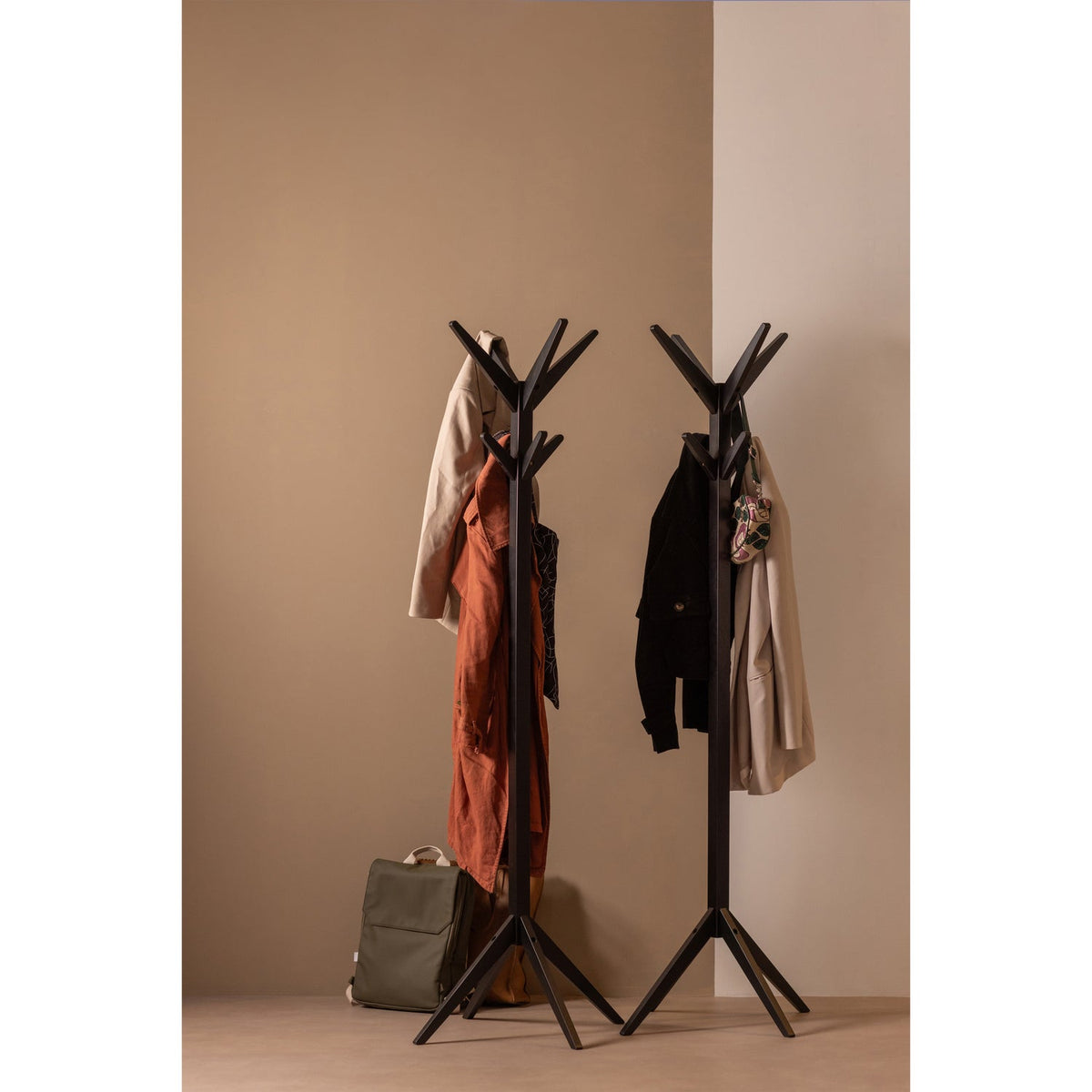 STUDIO GARDEROBENSTANDER SCHWARZ