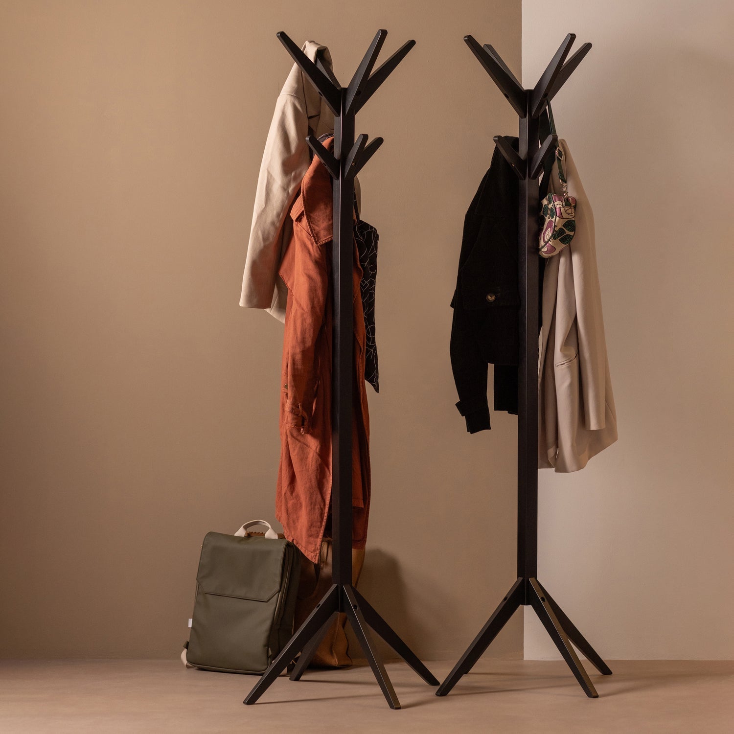 STUDIO GARDEROBENSTANDER SCHWARZ