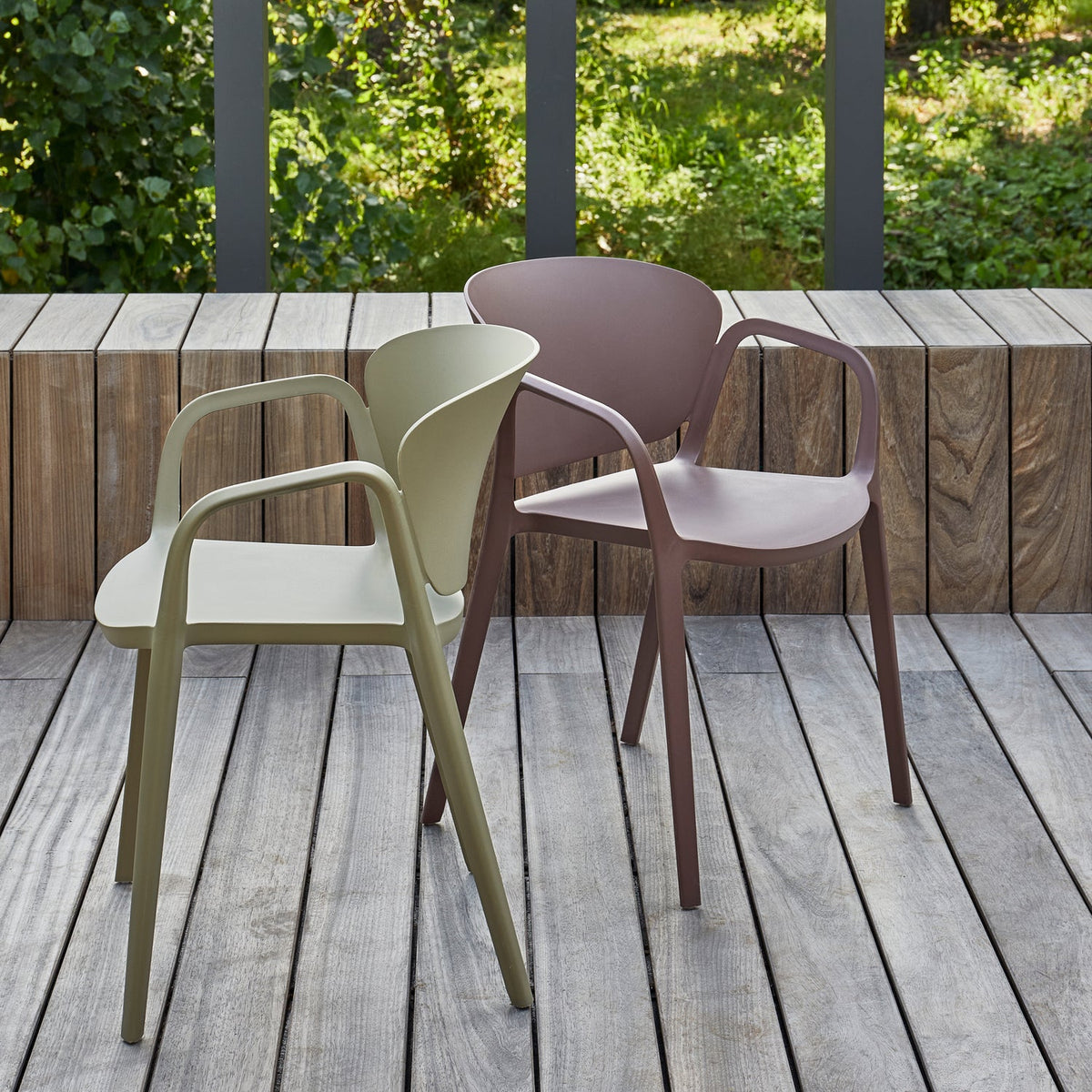 BENT GARTENSTUHL KUNSTSTOFF LILA/BRAUN