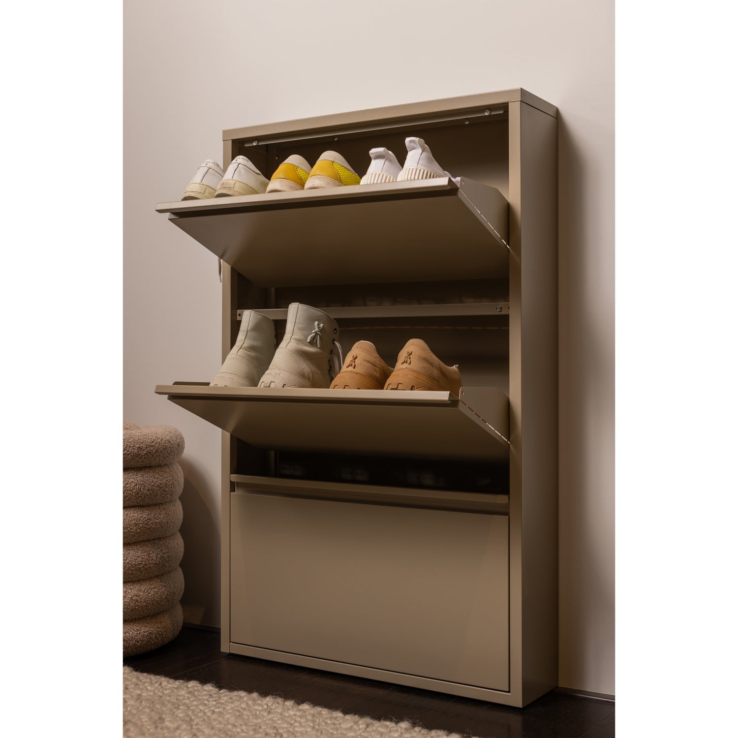SABINE SCHUHSCHRANK MIT 3 FACHERN AUS METALL SAND