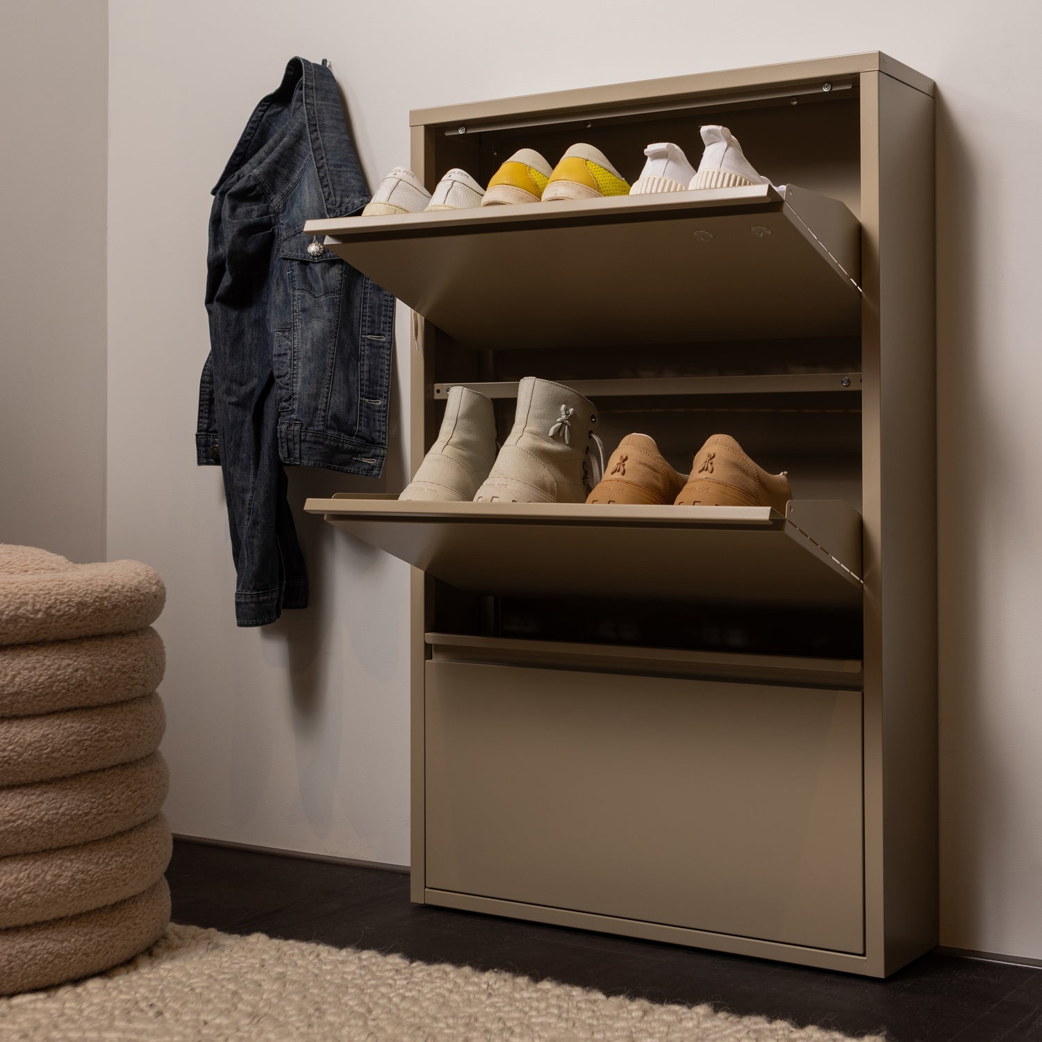 SABINE SCHUHSCHRANK MIT 3 FACHERN AUS METALL SAND