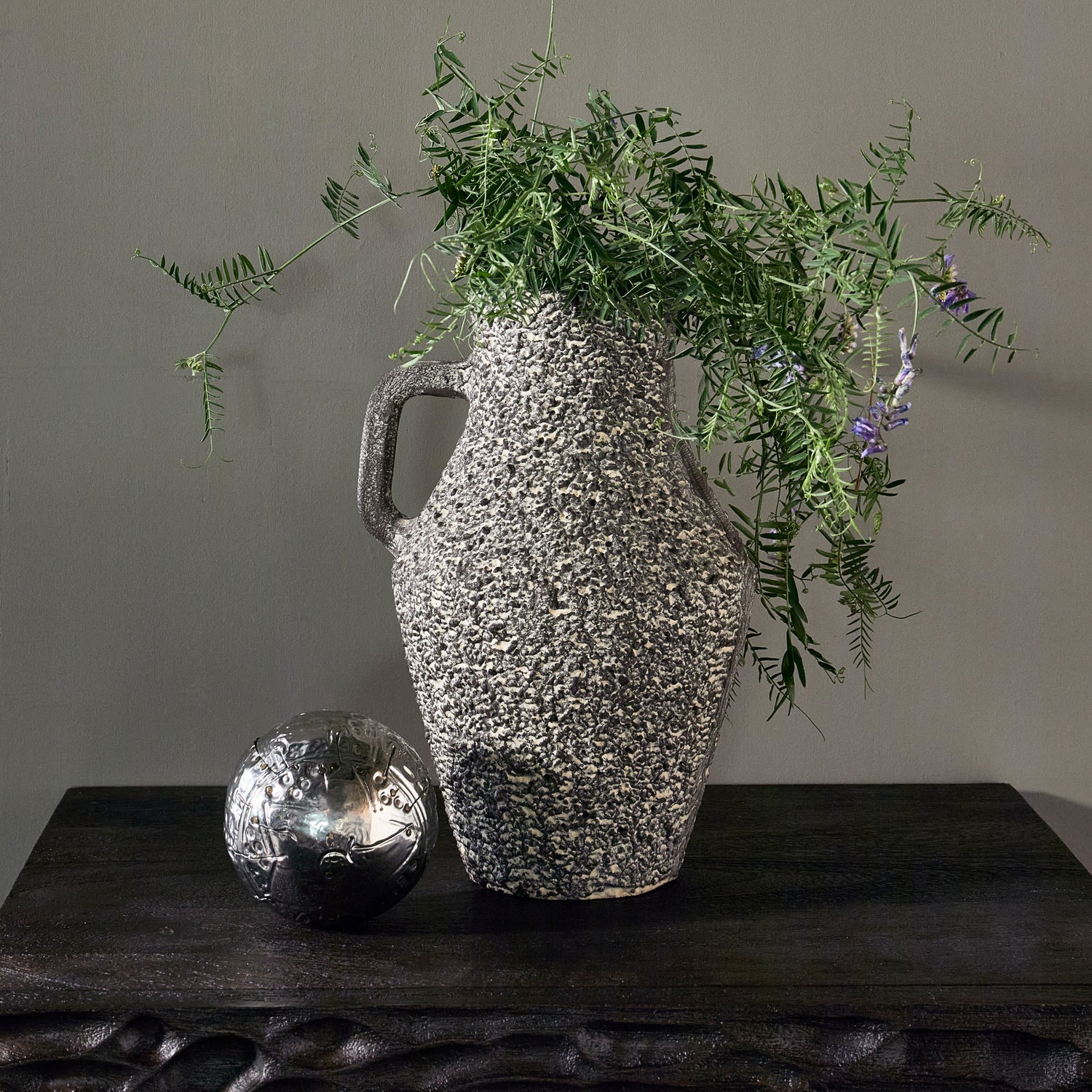 TABIA VASE ALUMINIUM DUNKEL BRAUN
