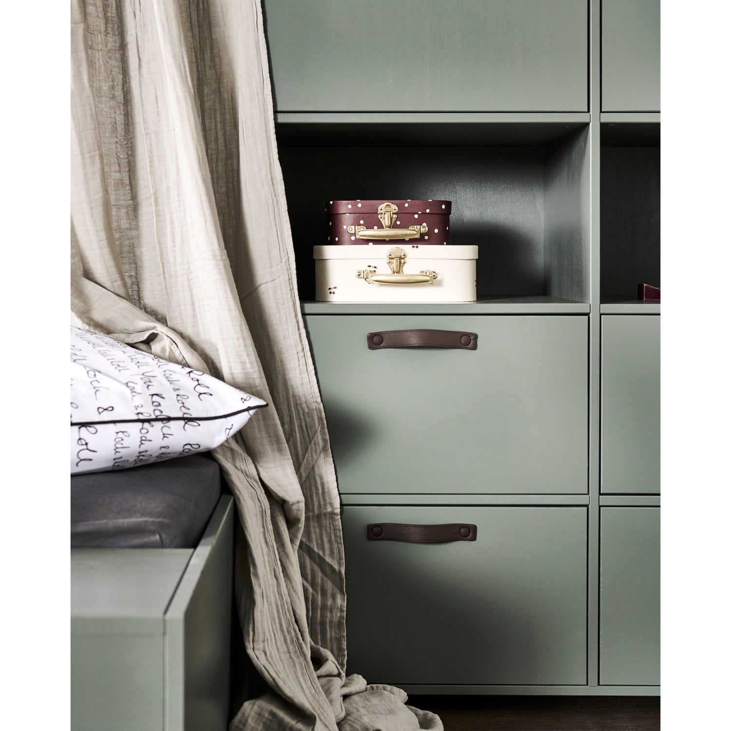 Grüner Kleiderschrank STAGE im Industrial-Stil H 185 × B 103 × T 40 cm