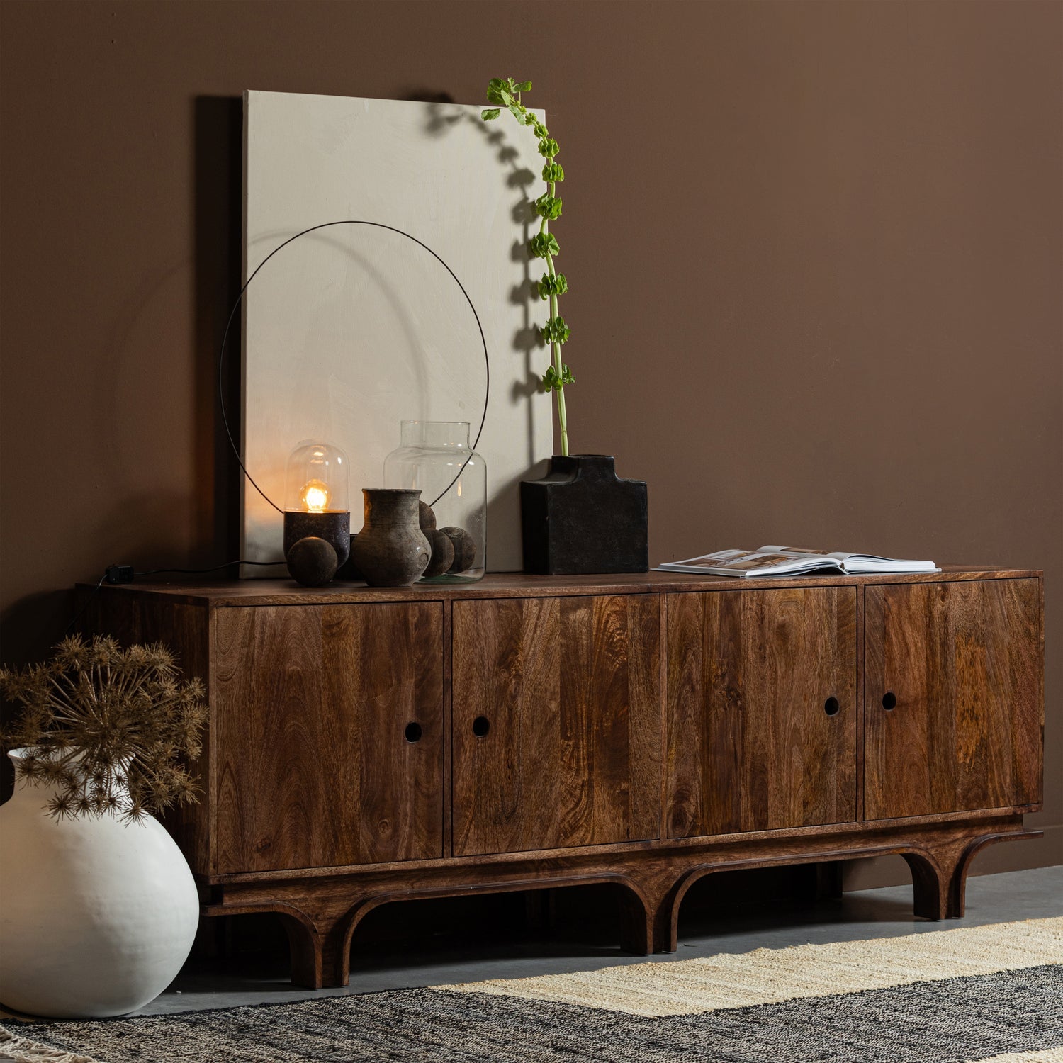STAES SIDEBOARD 4-TURIG MANGO HOLZ NUSSBAUM