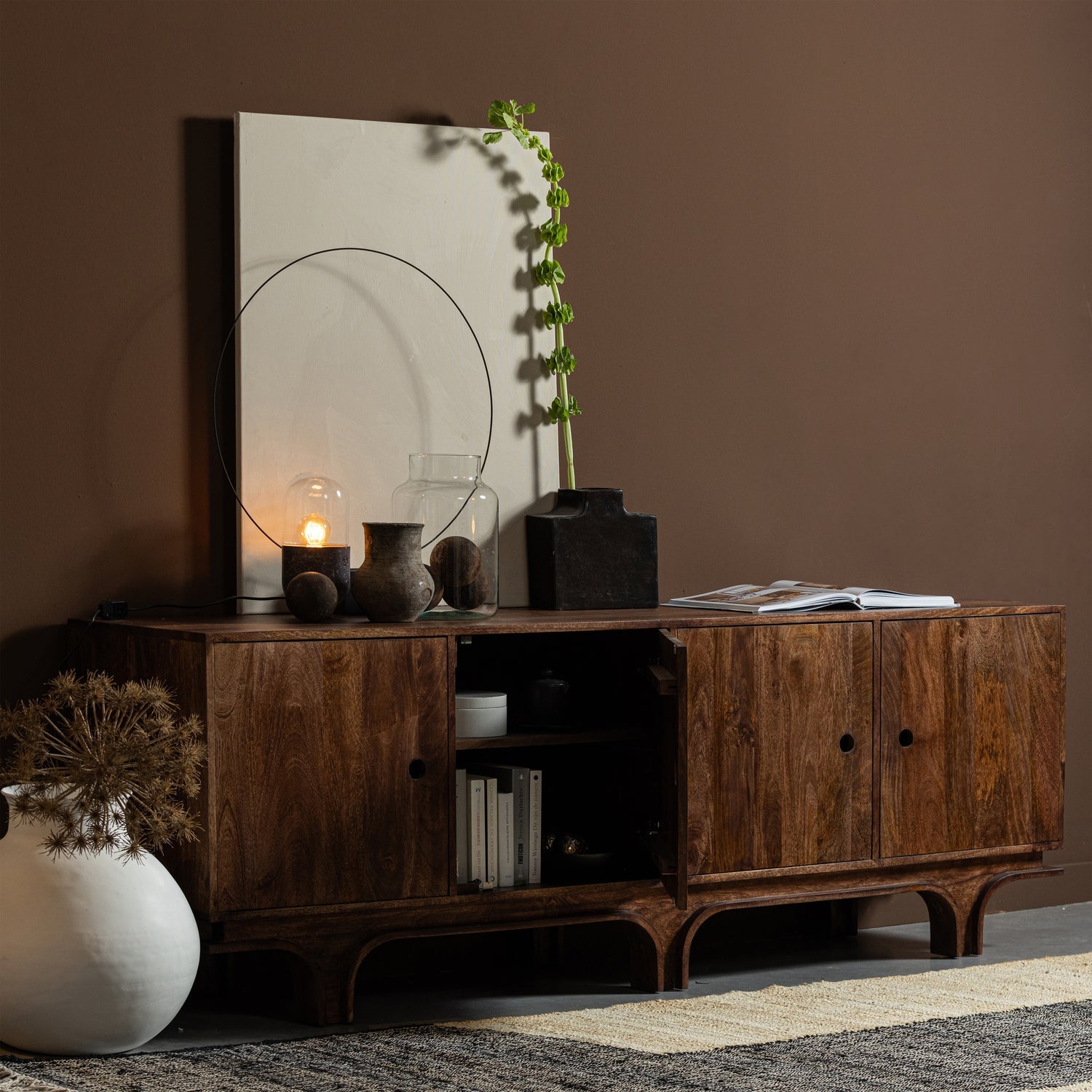STAES SIDEBOARD 4-TURIG MANGO HOLZ NUSSBAUM