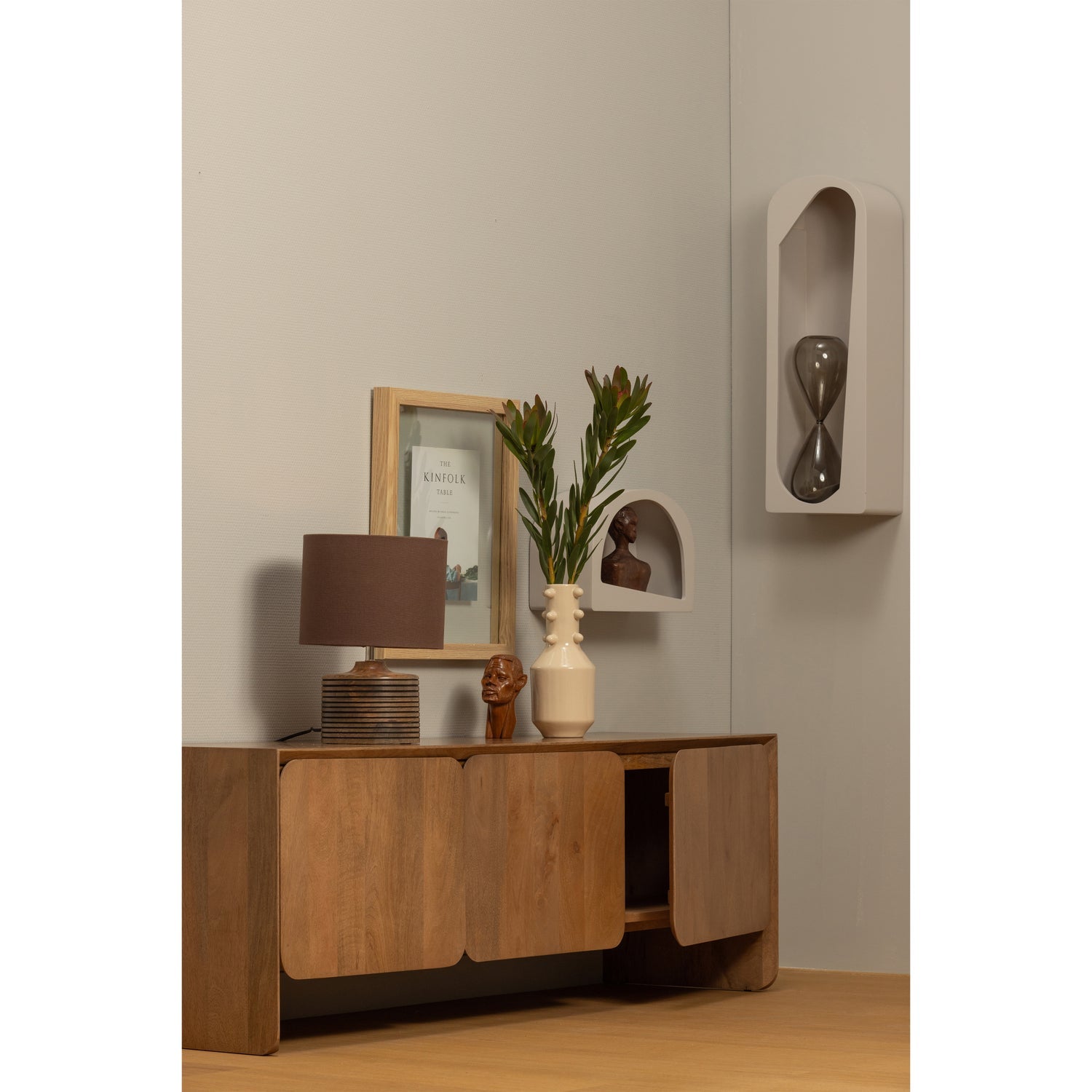 MENZO TISCHLAMPE MIT SCHNITZEREI HOLZ WARM BRAUN