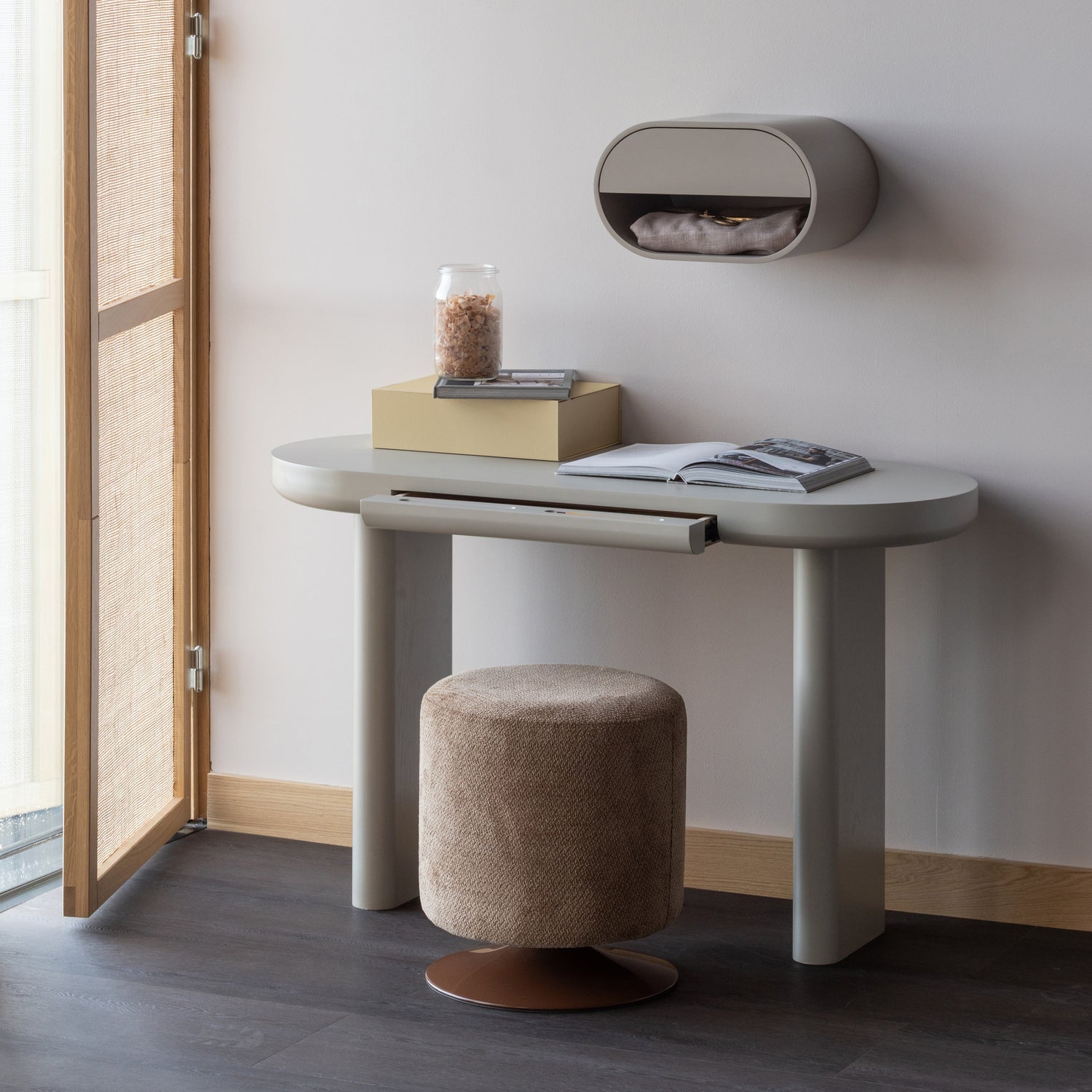 ISLEN HOCKER MIT DREHFUSS BOUCLE BRAUN