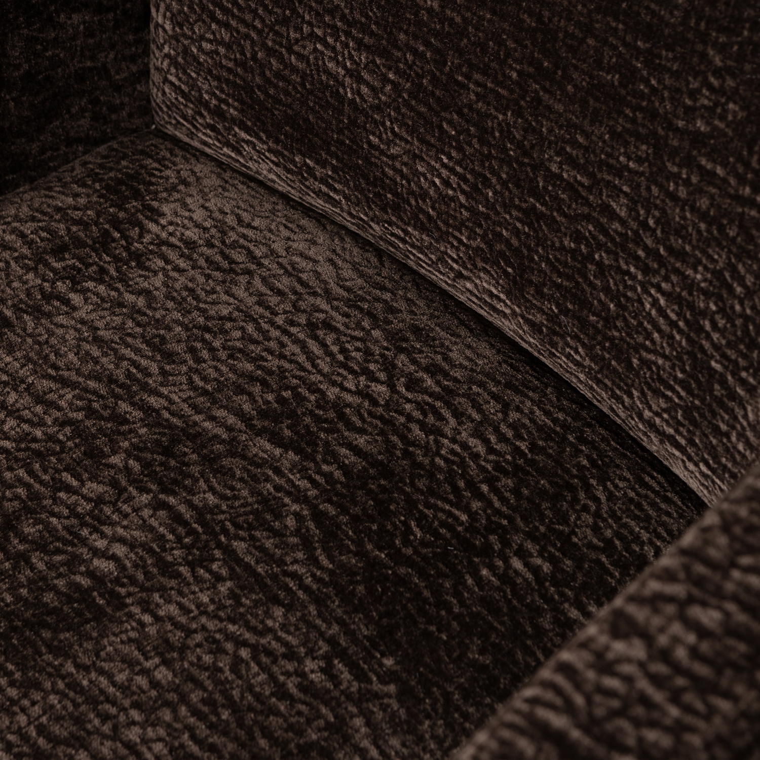 MOUNT ESSZIMMERSTUHL MIT ARMLEHNEN 3D-CHENILLE DUNKELBRAUN