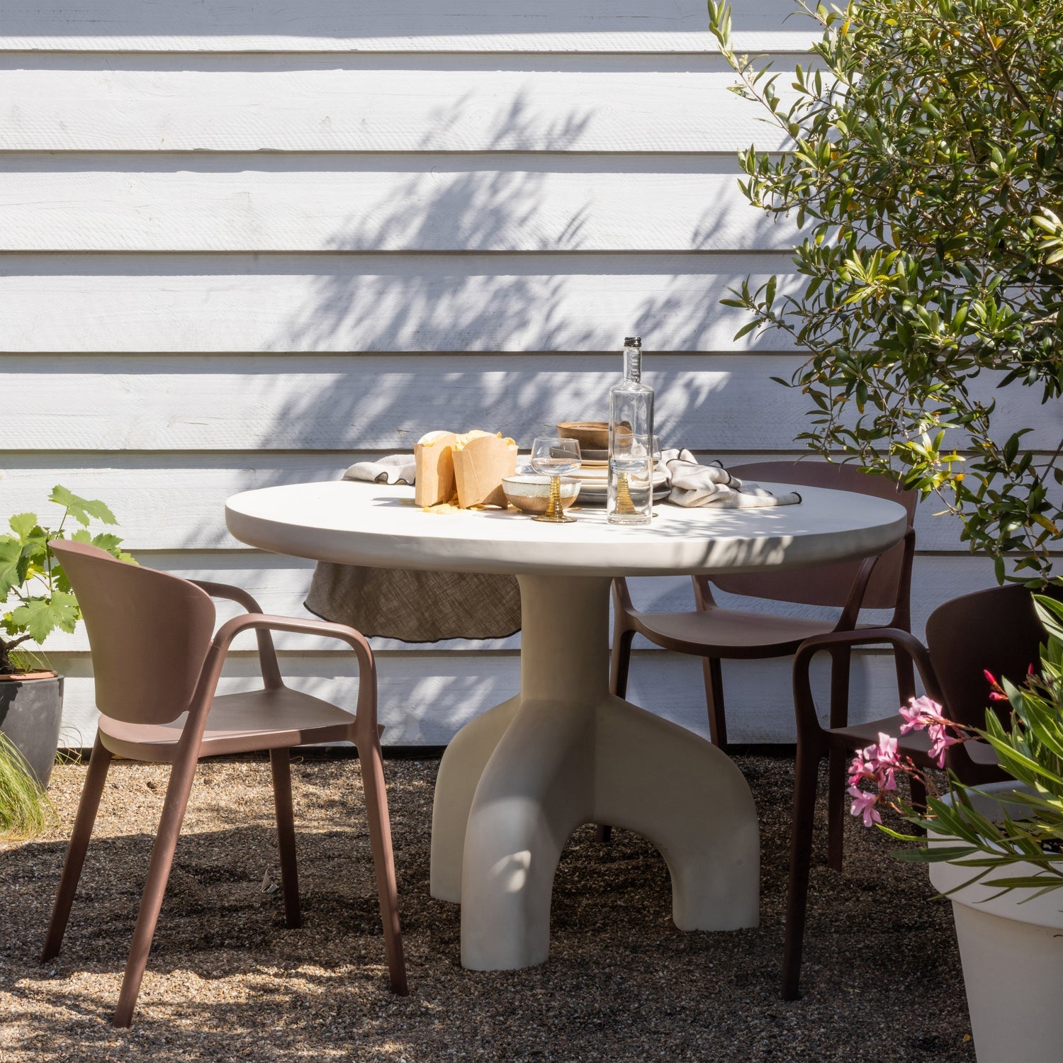BENT GARTENSTUHL KUNSTSTOFF LACHSROSA