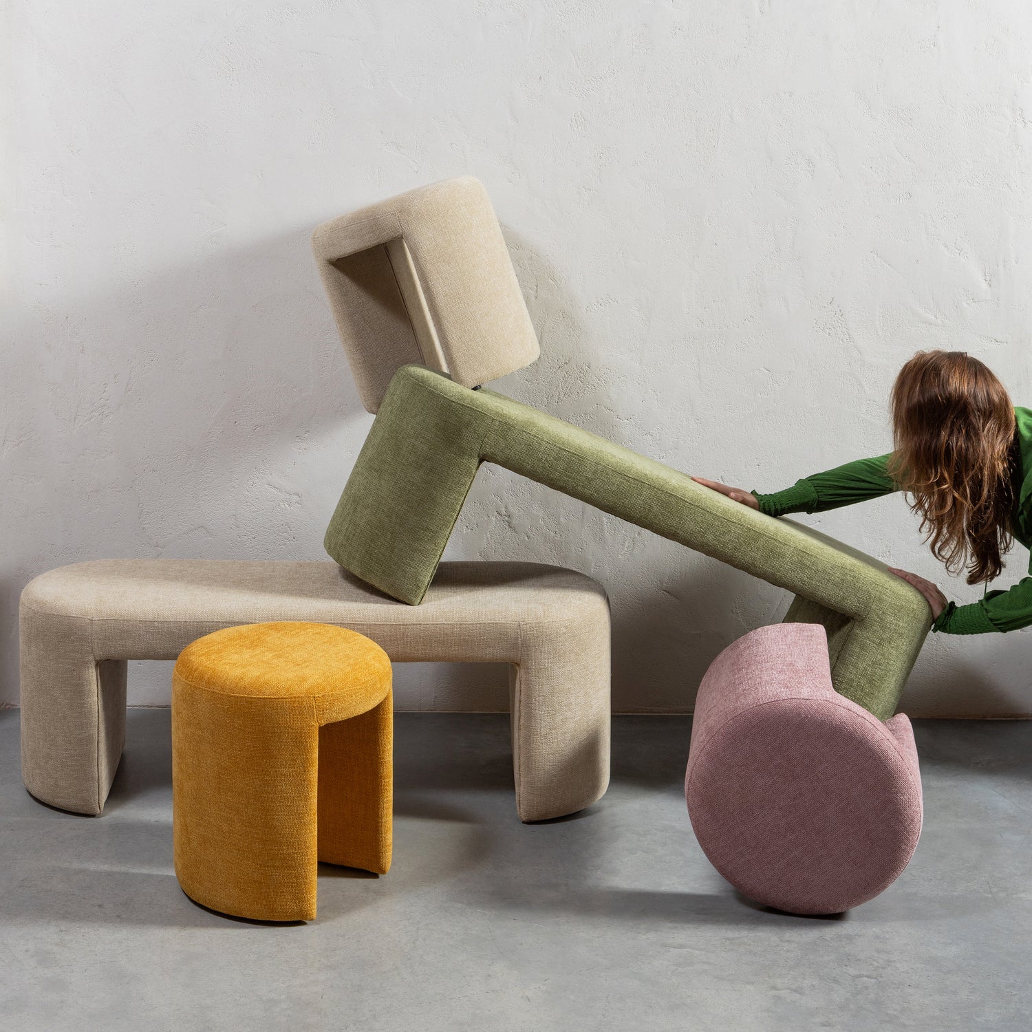 CHARLIE GEPOLSTERTER HOCKER BLUSH