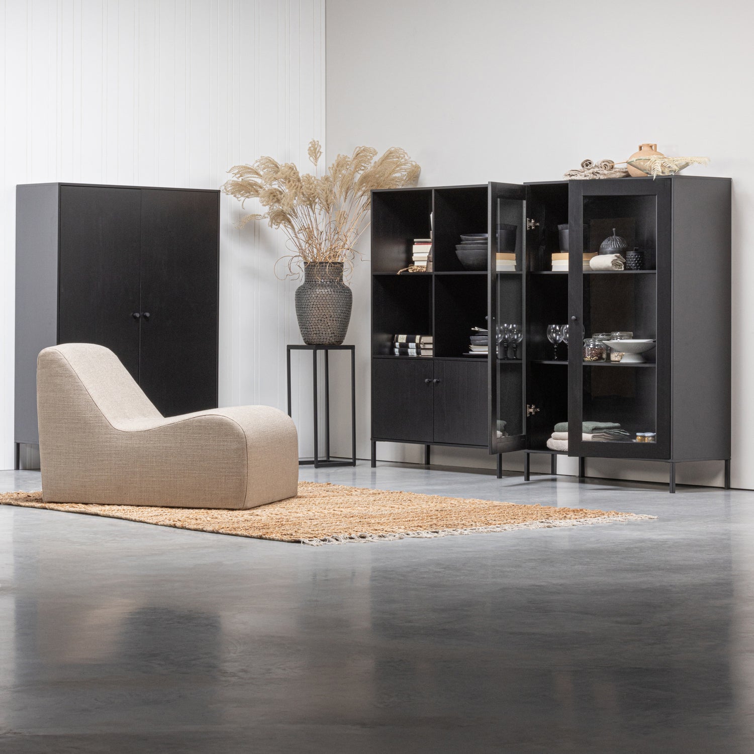 XAM VITRINE SCHRANK KIEFER SCHWARZ [fsc]