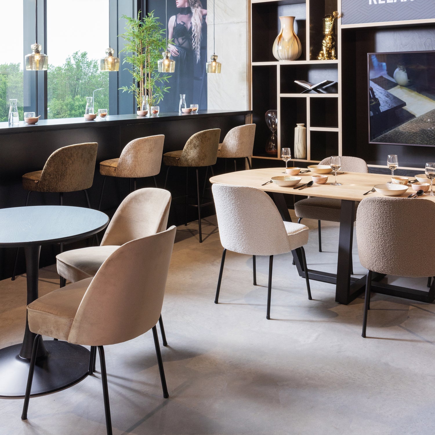BISTRO TROMPETENFUSS METALL GESTELL MATTSCHWARZ 72xO60CM