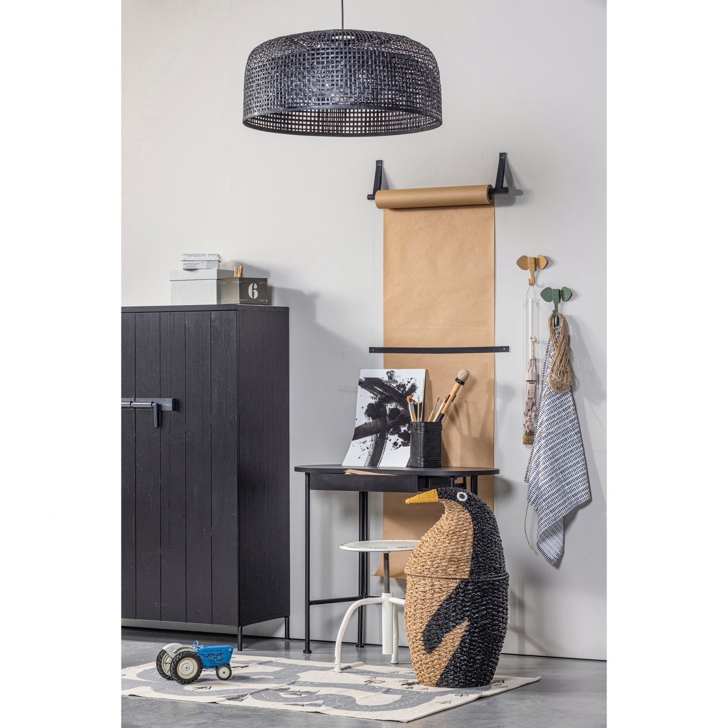 BRUUT SCHRANK 2-TURIG KIEFER SCHWARZ [fsc]