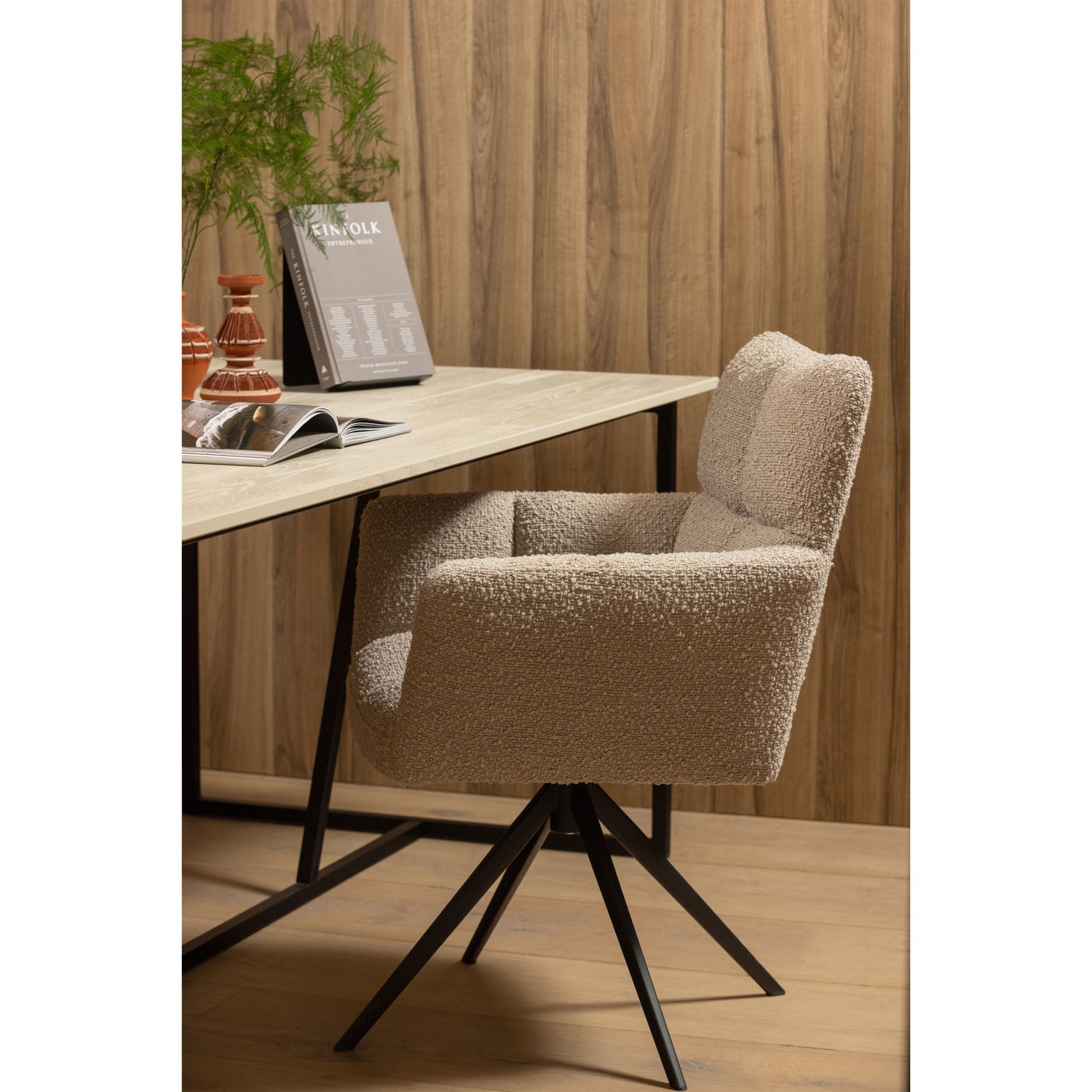 VINNY DREHBARE ESSZIMMERSTUHL MIT ARMLEHNEN BOUCLE SAND