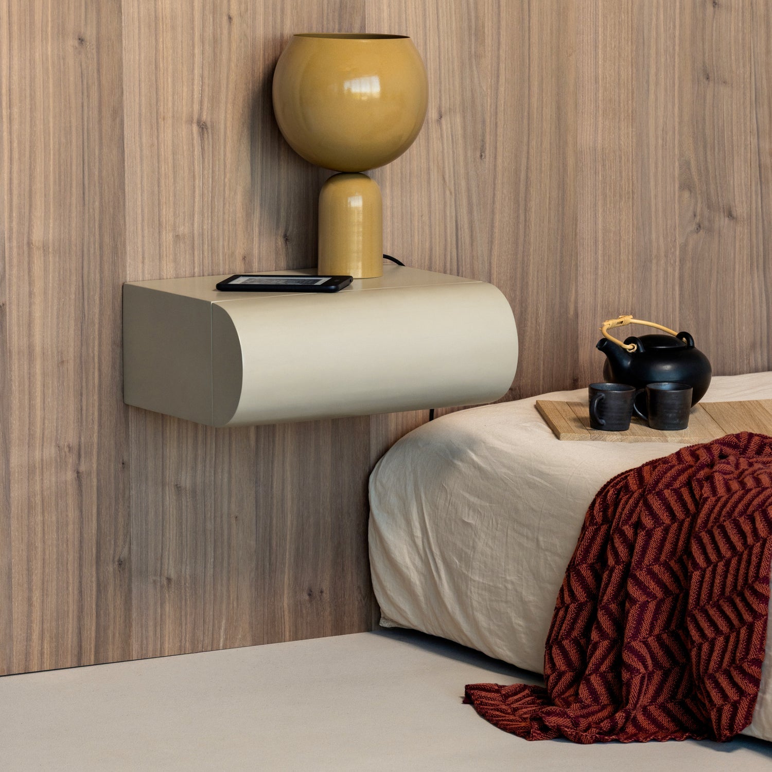 SOM HANGENDER NACHTTISCH MANGO HOLZ SAND [fsc]