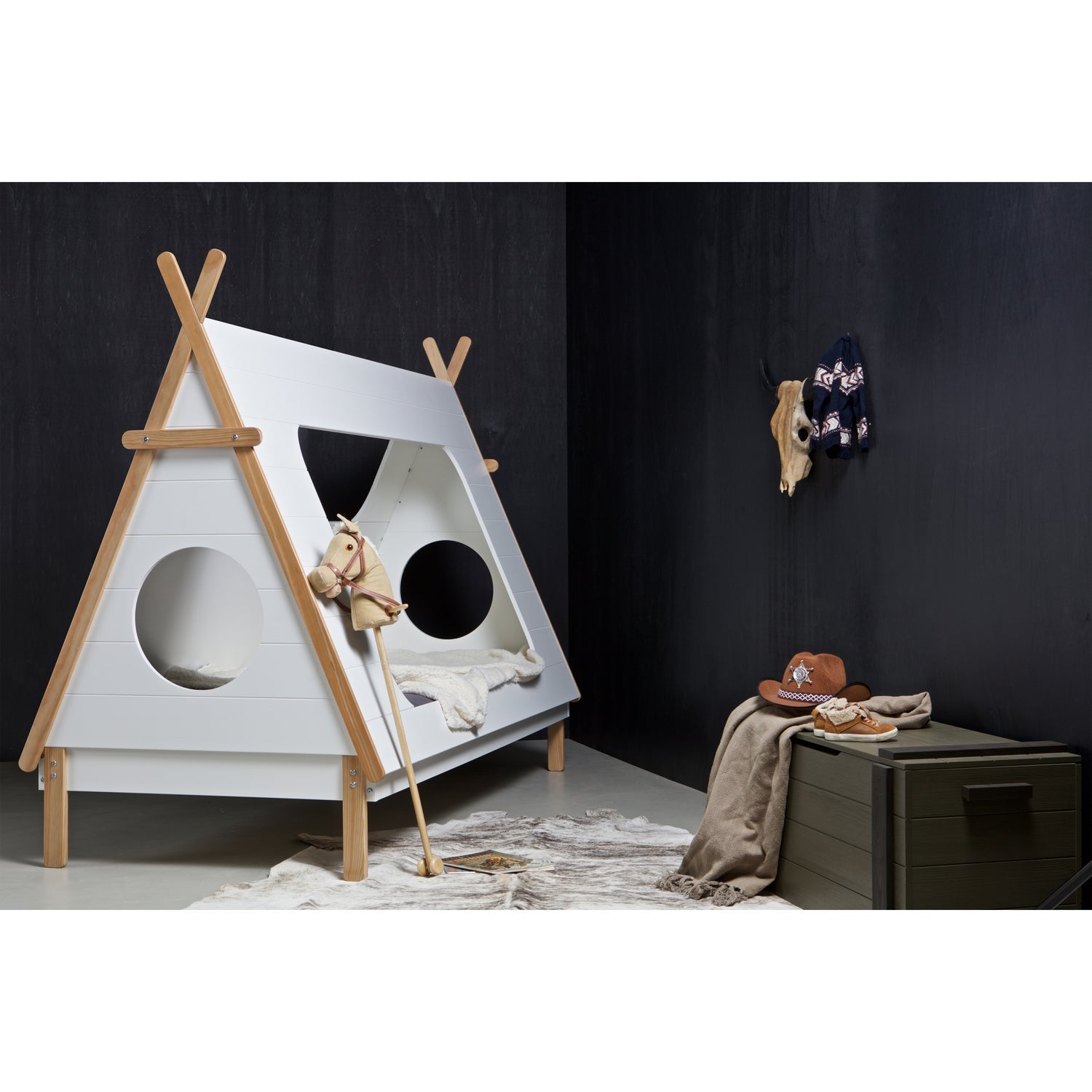 TIPI BETT 90X200 MIT LATTENBODEN