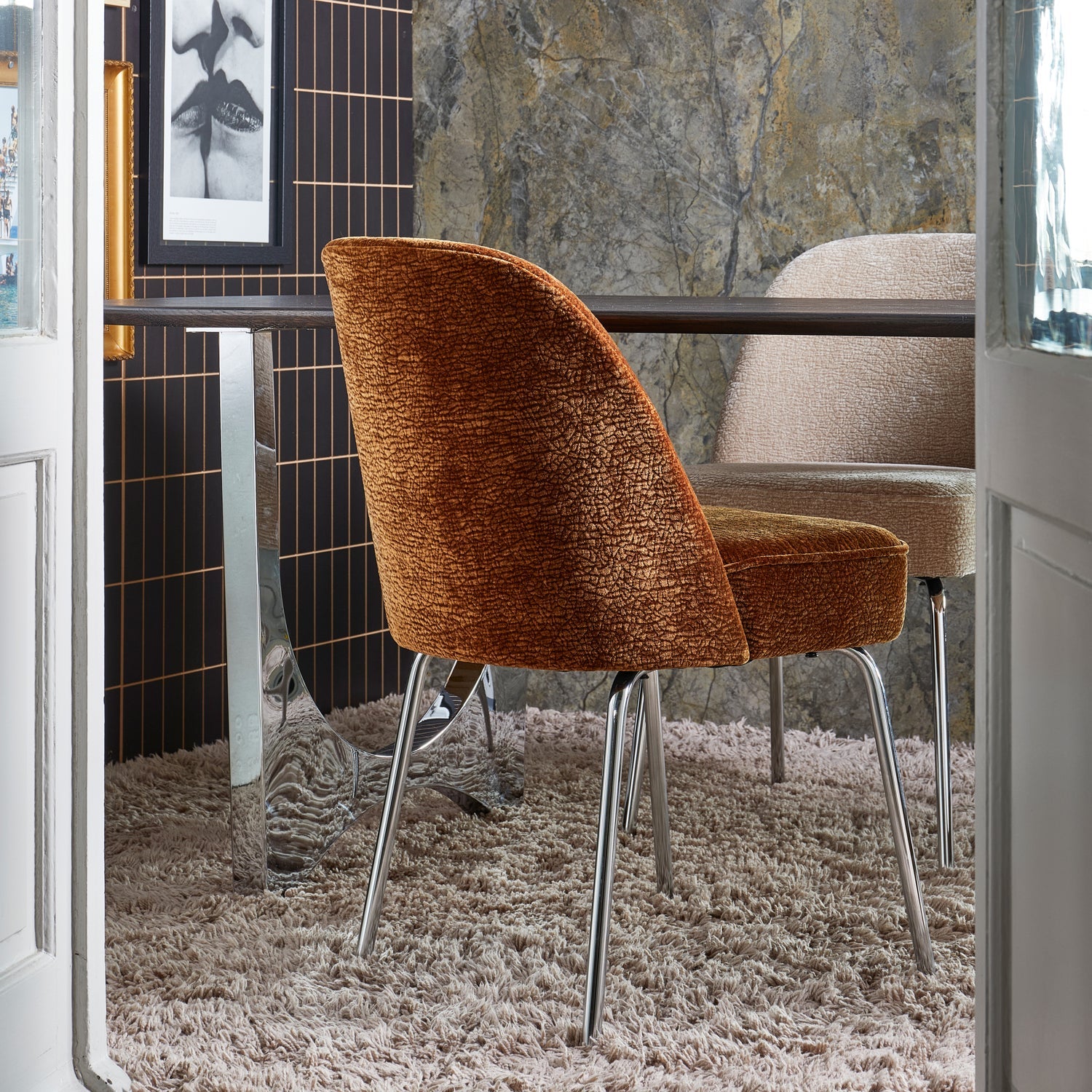 VOGUE ESSZIMMERSTUHL 3D CHENILLE MITTELBRAUN CHROME LEG