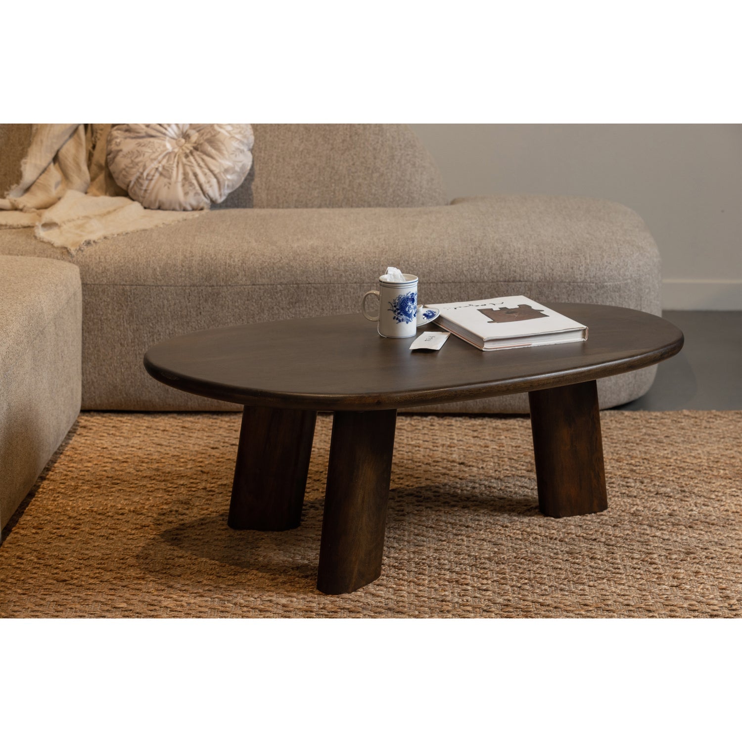 ROUNDLY COUCHTISCH MANGO HOLZ NUSSBAUM